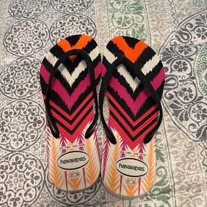 Havaiana Flip Flops WOMENS 7/8 HARDLY WORN